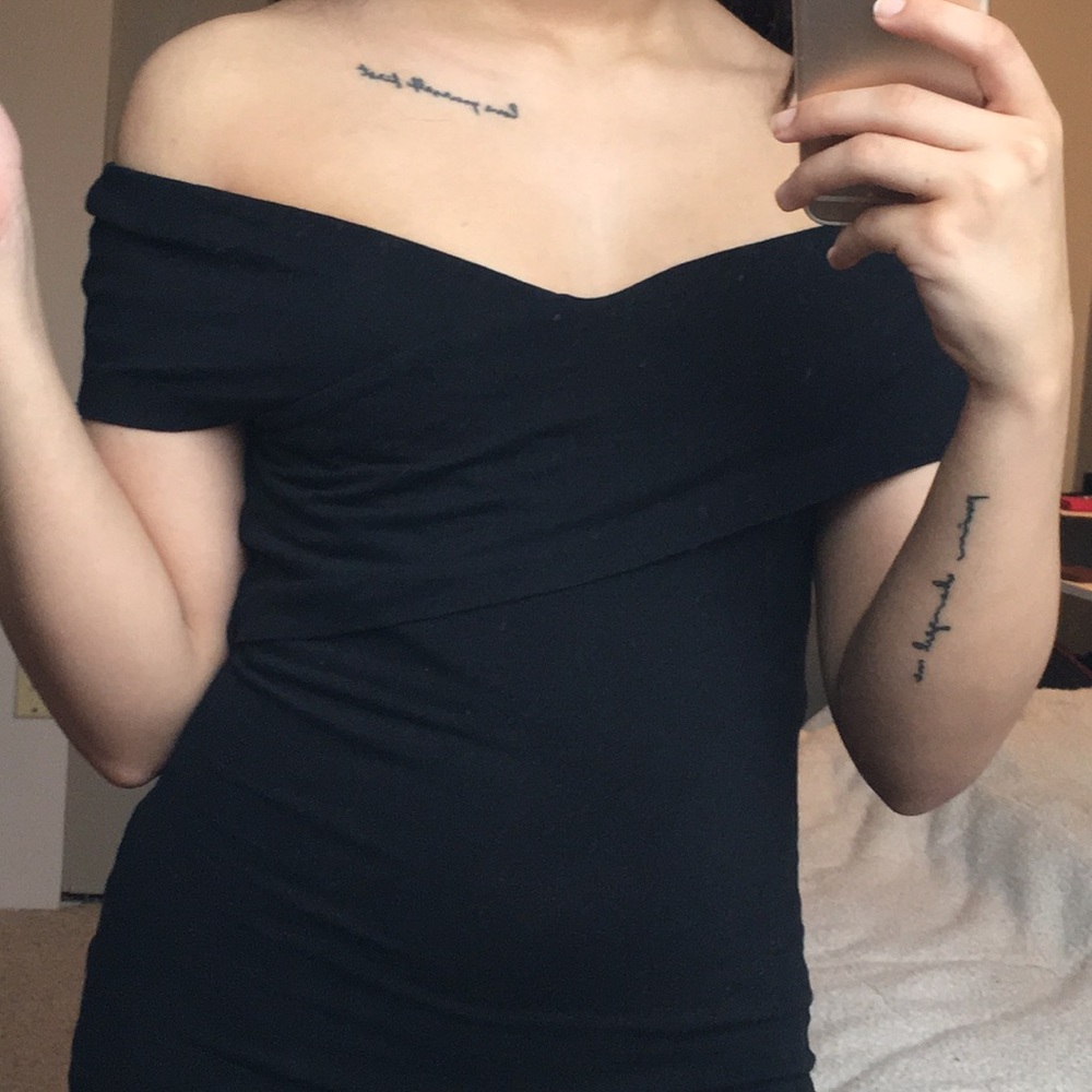 H&M elegant/sexy off the shoulders top